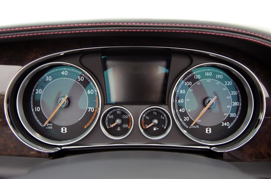  Bentley Continental GTC 2012 года  (фото 96 из 141)